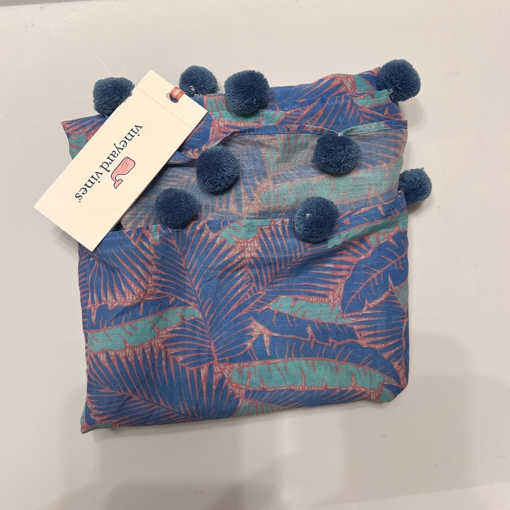 NWT VINEYARD VINES TROPICAL PRINT POM POM SCARF ✨